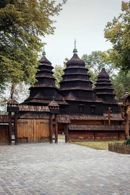 Ancienne église en bois authentique