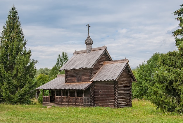 Ancienne église orthodoxe en bois