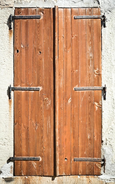 Ancienne fenêtre en bois