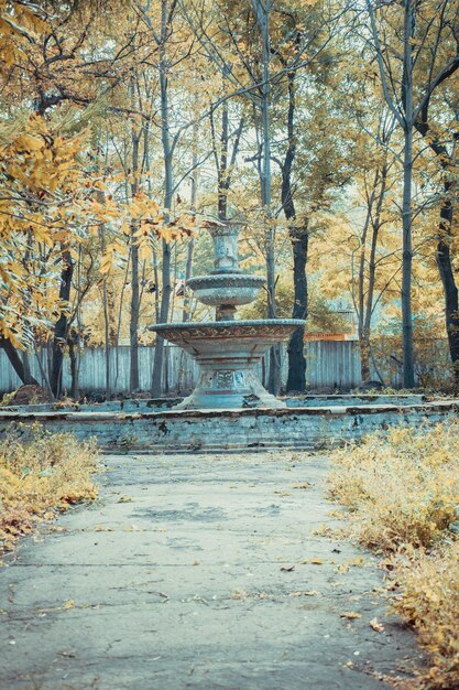 Ancienne fontaine sèche