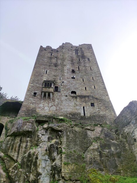 Ancienne forteresse celtique debout sur un rocher Château de Blarney en Irlande arrière-plan de l'architecture ancienne