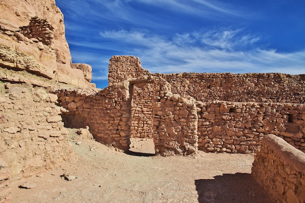 ancienne forteresse dans le désert du Sahara