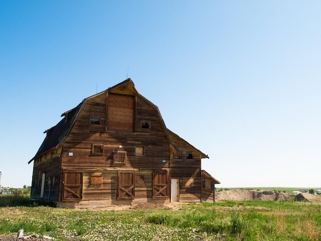 Ancienne grange sur ranch abandonné dans le Colorado.