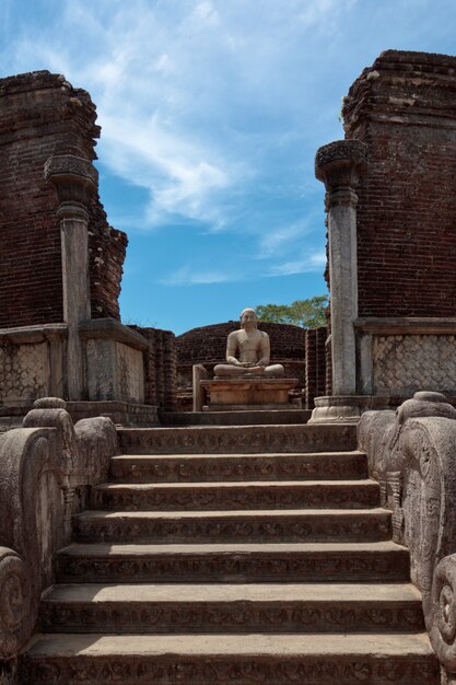 Ancienne image de Bouddha assis