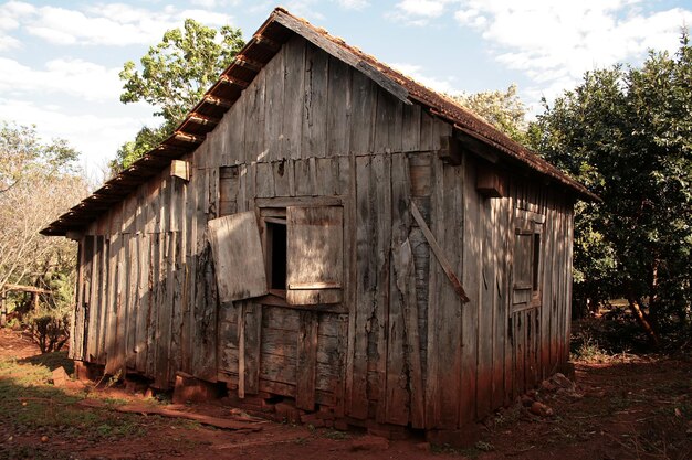 Ancienne maison en boisx9dans la fermexA