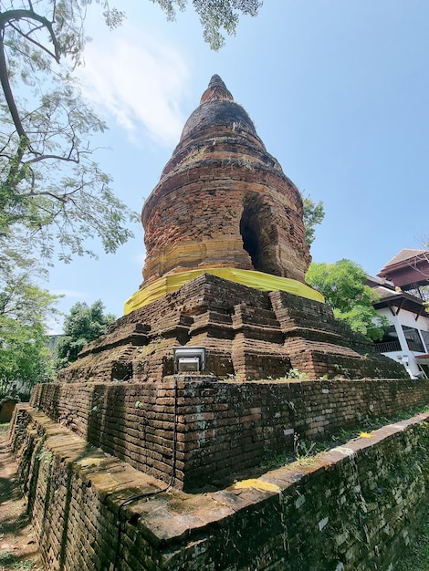 Ancienne pagode Stupa historique au temple Wat Pan Sao Chiang Mai Thaïlande