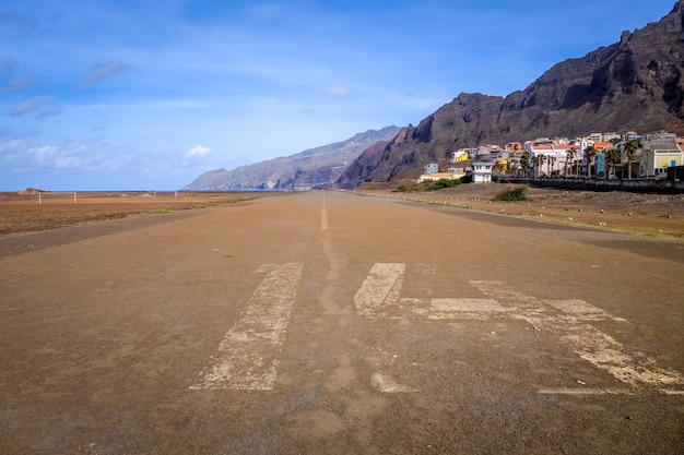 Ancienne piste d'atterrissage à Ponta do Sol, île de Santo Antao, Cap-Vert
