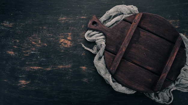 L'ancienne planche de cuisine Sur un fond en bois Vue de dessus Espace de copie