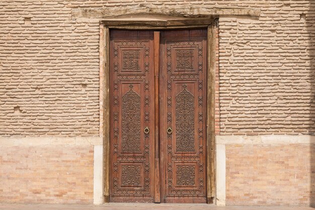 ancienne porte en bois du château