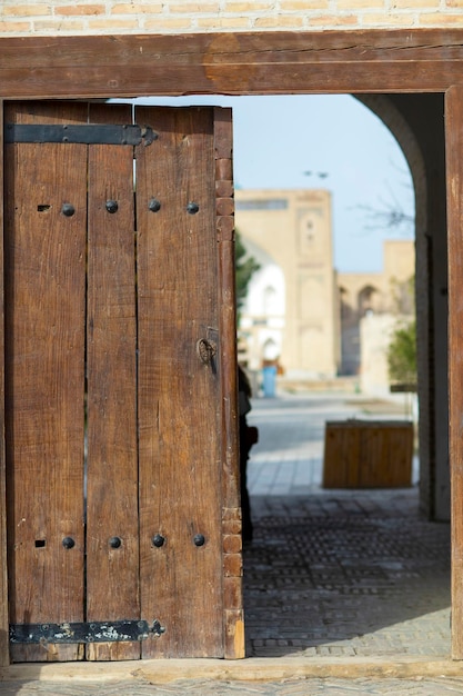 L'ancienne porte du complexe Chor Bakr