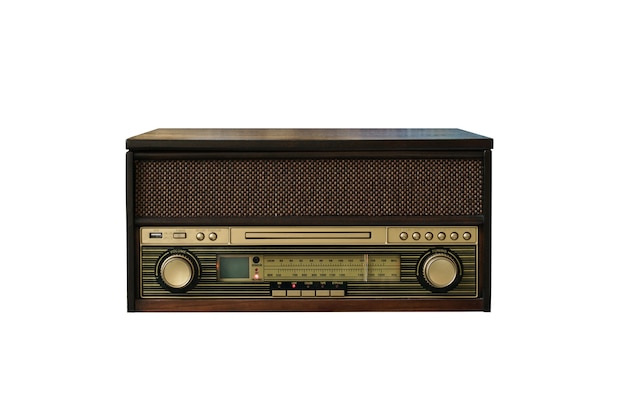 Ancienne radio vintage isolée sur blanc