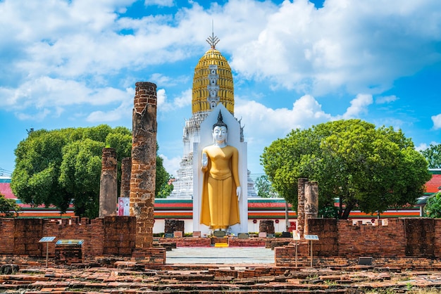 Ancienne statue de Bouddha au Wat Phra Si Rattana Mahathat également appelé familièrement Wat Yai est un temple bouddhiste wat C'est un touriste majeur est l'attraction des lieux publics PhitsanulokThailand