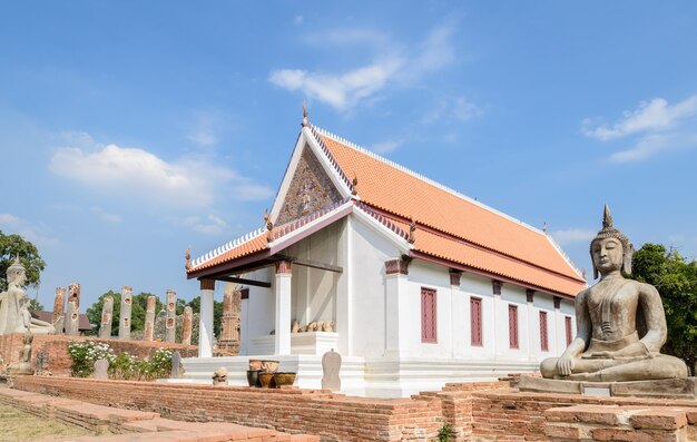 Ancienne statue de Bouddha à Chainat, Thaïlande