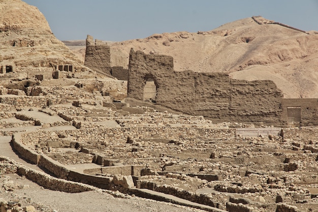 Ancienne vallée de la nécropole des artisans à Louxor, Égypte