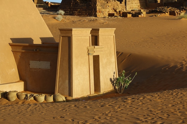 Photo les anciennes pyramides de méroé dans le désert du soudan