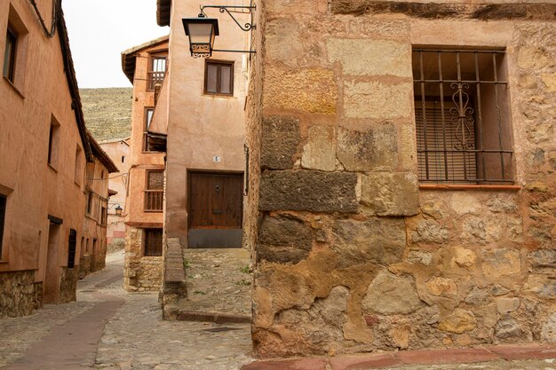 Les anciennes rues de la ville médiévale d'Albarracín, en Espagne