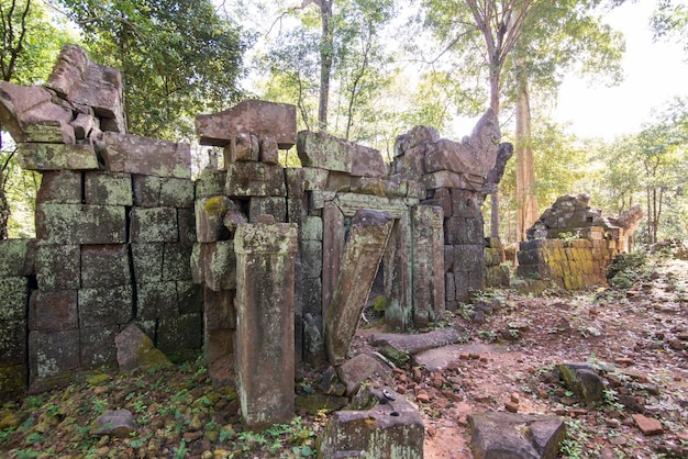 Les anciennes ruines du temple