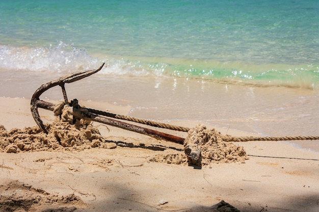 Ancre sur une plage pour ancres de bateaux