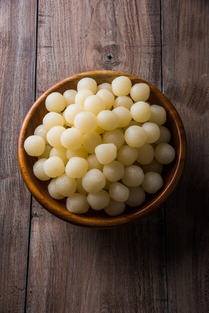 Angoori ou mini Rassgulla ou Rosogolla, célèbre recette sucrée bengali pour le festival Navaratri