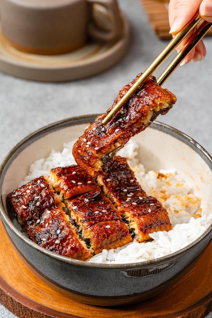 Anguille japonaise grillée avec bol de riz ou style de cuisine japonaise Unagi don