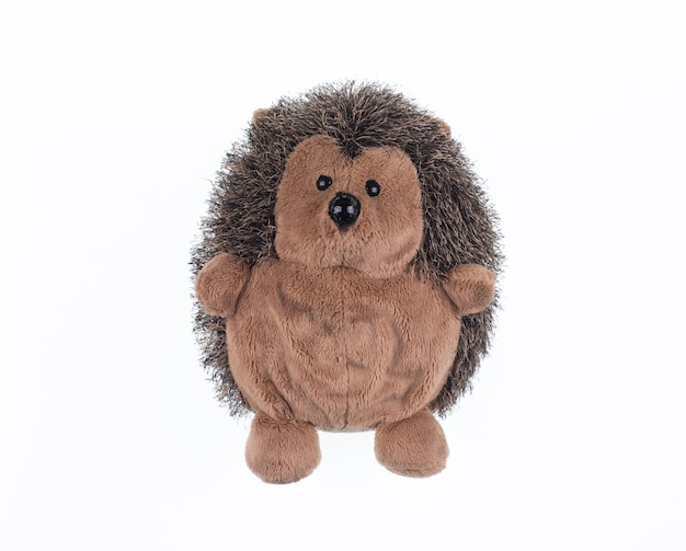 Un animal en peluche avec un nez noir et un nez noir.