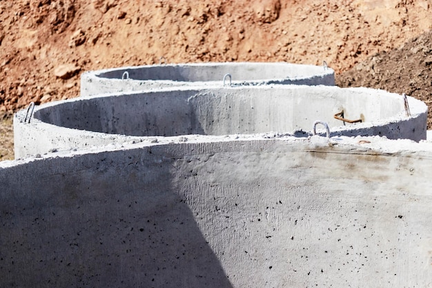 Anneaux en béton armé pour l'installation de puits souterrains sur le chantier Produits en béton armé pour le dispositif de communications souterraines Égouts et plomberie