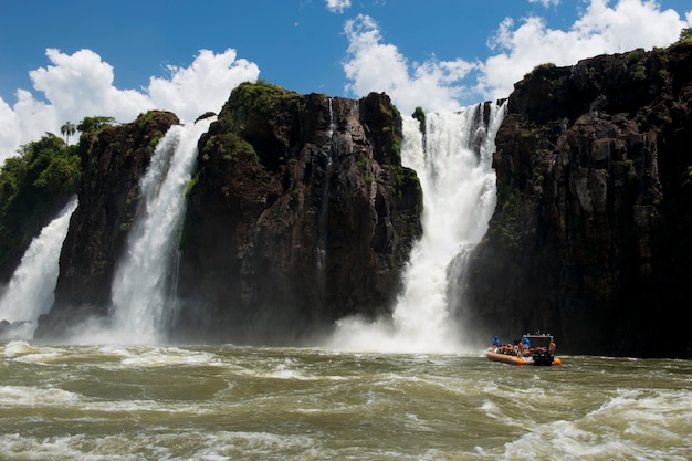 Annexe sous les chutes d'Iguazu