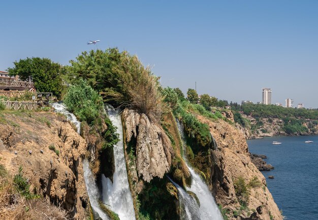 Antalya Turquie 19072021 chutes d'eau inférieure Duden ou cascade de Lara à Antalya Turquie lors d'une journée d'été ensoleillée