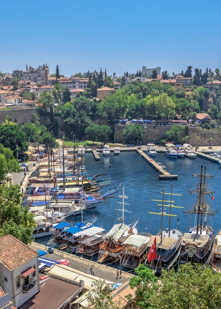 Antalya Turquie 19072021 Port romain dans la vieille ville d'Antalya Turquie lors d'une journée d'été ensoleillée