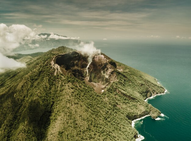 Aperçu du volcan indonésien actif.