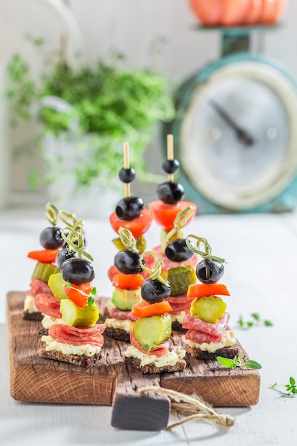 Apéritif fait maison avec des ingrédients frais pour la fête