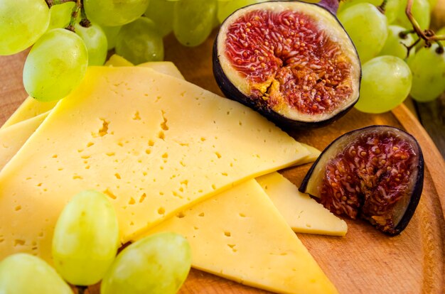 Apéritif de fromage aux figues et raisins