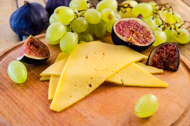 Apéritif de fromage aux figues et raisins