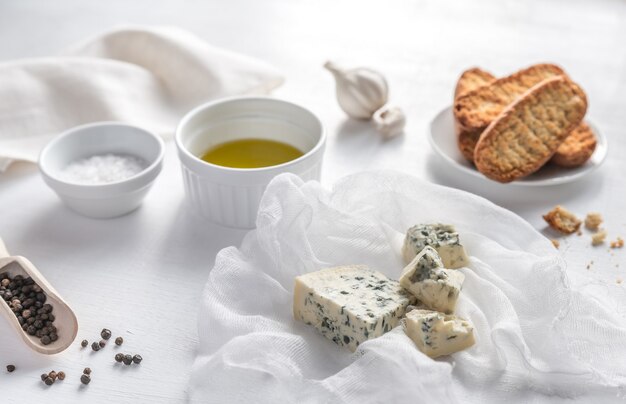 Apéritif avec fromage bleu et croûtons