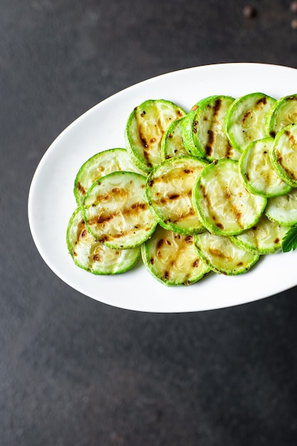 Apéritif de légumes courgettes grillées