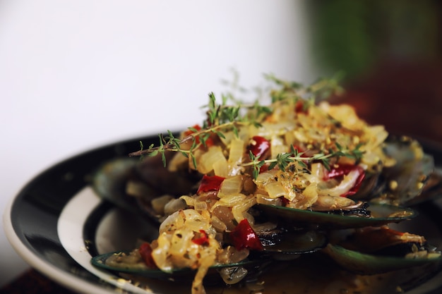 Photo apéritif moules au vin blanc, cuisine italienne