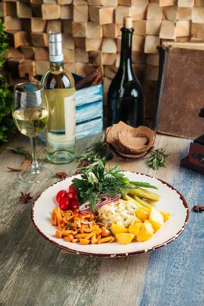 Apéritif russe aux légumes marinés