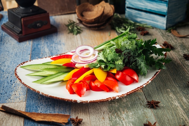 Apéritif tranchant de légumes frais et sains