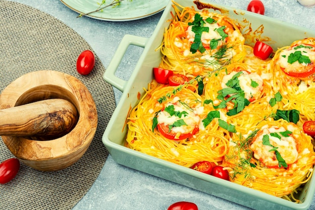 Apéritifs de nid de spaghettis farcis