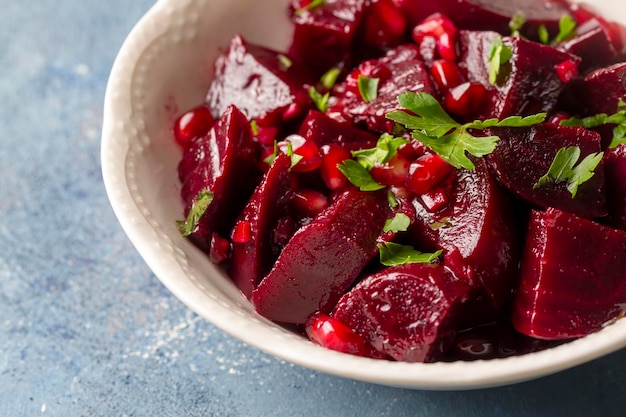 Apéritifs turcs traditionnels ; Salade de betteraves rouges (nom turc ; Pancar salatasi mezesi)