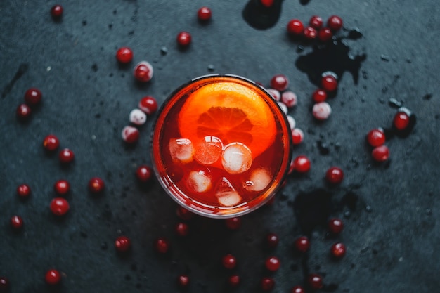 Aperol Spritz avec glace et canneberges