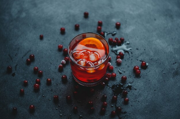 Aperol Spritz avec glace et canneberges