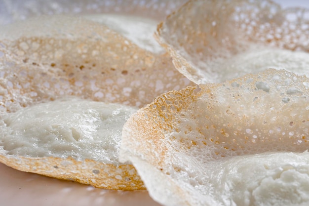 Appam ou velliappam ou kallappam ou paalappam savoureux petit-déjeuner délicieux dans le sud de l'Inde