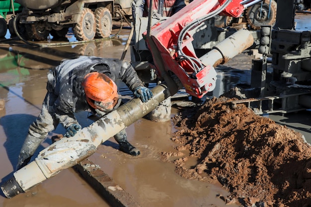 Appareil de forage Installation d'un extenseur pour un puits profond