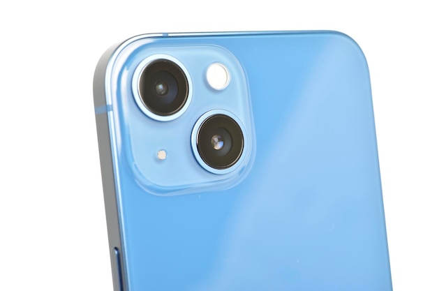 Appareil photo smartphone à double objectif isolé sur fond blanc avec un tracé de détourage