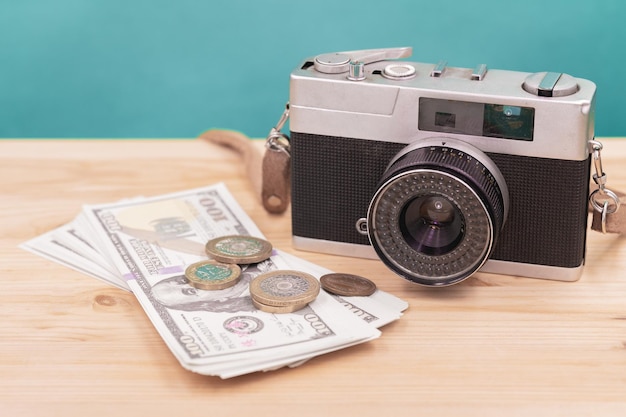 Appareil Photo Vintage Avec De L'argent Fictif Pour Vendre Une