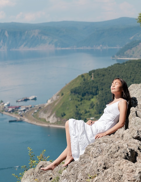 Apparition de la fille de Bouriat sur le lac Baïkal