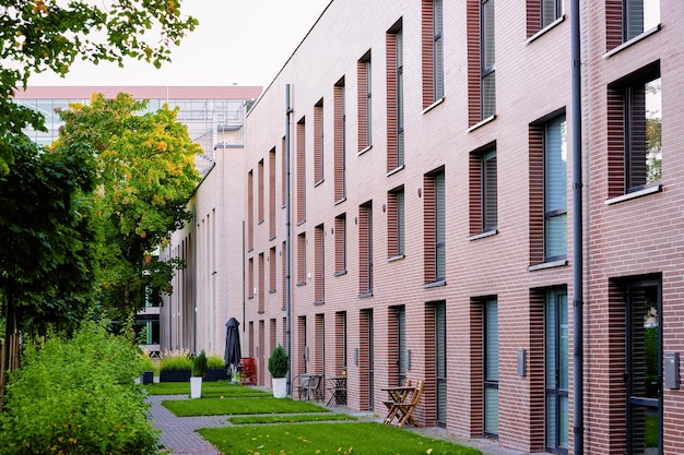 Appartement maisons modernes bâtiments résidentiels concept immobilier complexe. Rue et extérieur