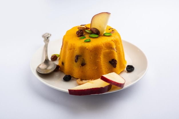 Apple Sheera ou Halwa ou Pudding est un dessert classique de l'Inde