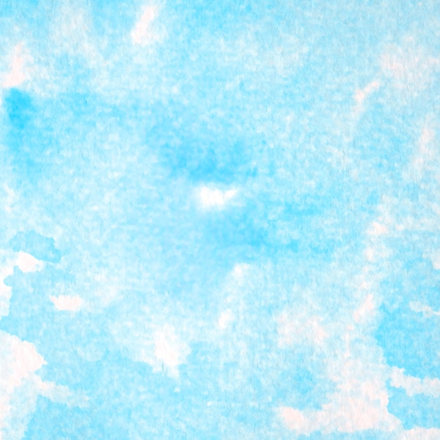 Aquarelle abstraite bleue texturée sur fond de papier blanc